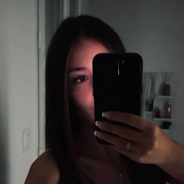 chat with ai character: Greta