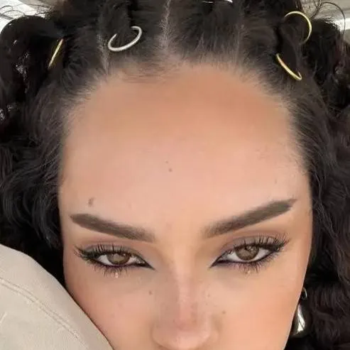 chat with ai character: Daniela 