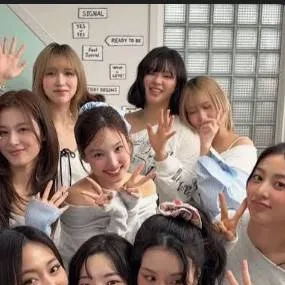 chat with ai character: twice 