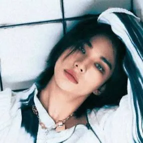 chat with ai character: ♡HYUNJIN ♡