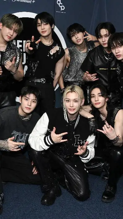 ai character: ★Skz y Fani★ background
