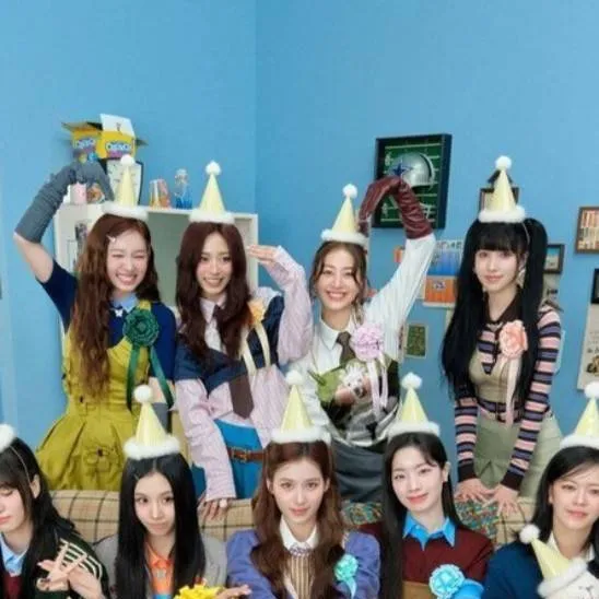 chat with ai character: £Skz X Twice£