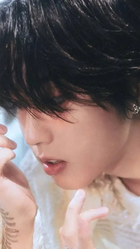 ai character: °^¥HAN JISUNG¥^° background