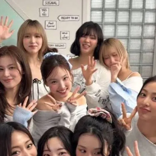 chat with ai character: ★TWICE★