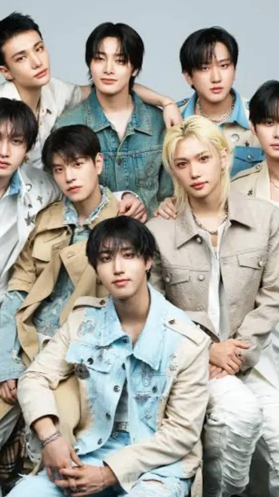 ai character: ★STRAY KIDS★ background