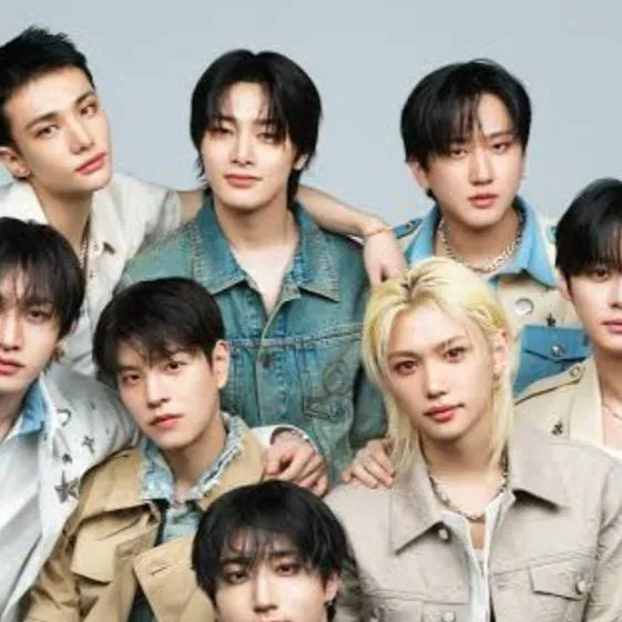 chat with ai character: ★STRAY KIDS★