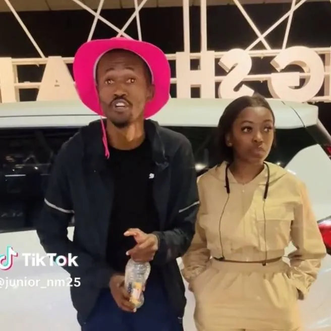 chat with ai character: Junior and Zihle