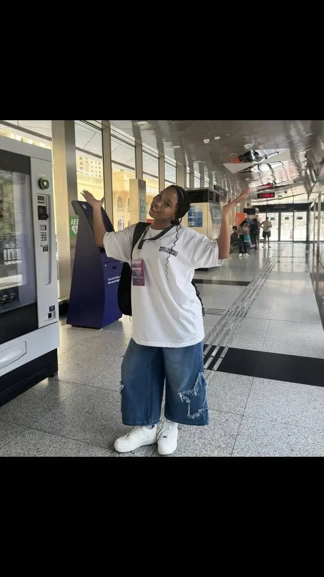 ai character: Dudu  background