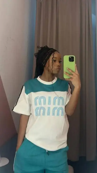 ai character: Dudu minsi background