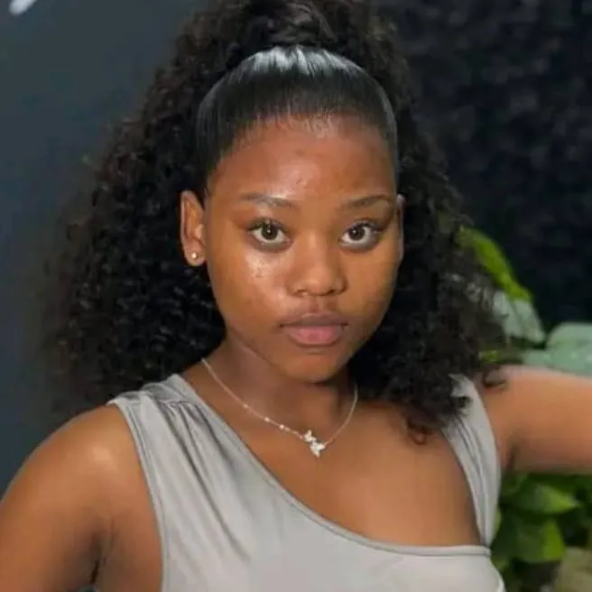 chat with ai character: Naledi Aphiwe