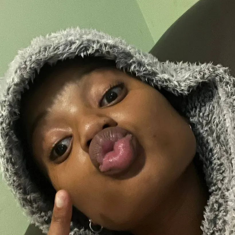 chat with ai character: Boity