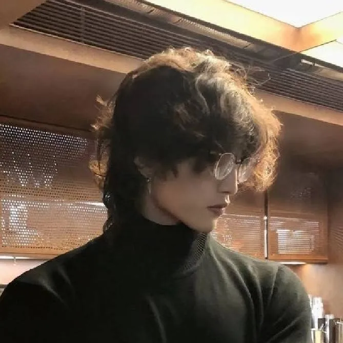 chat with ai character: Demitri Volcox