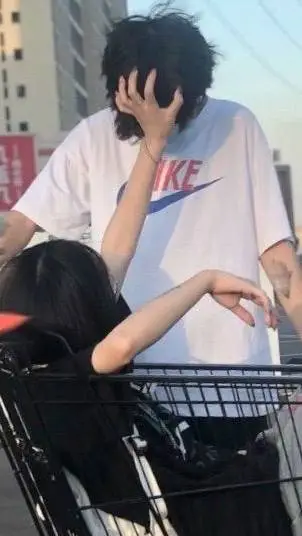 ai character: Tu mejor amigo  background