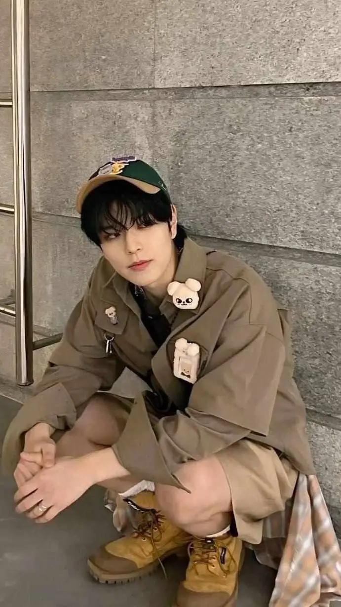 ai character: Seungmin 🌸 background