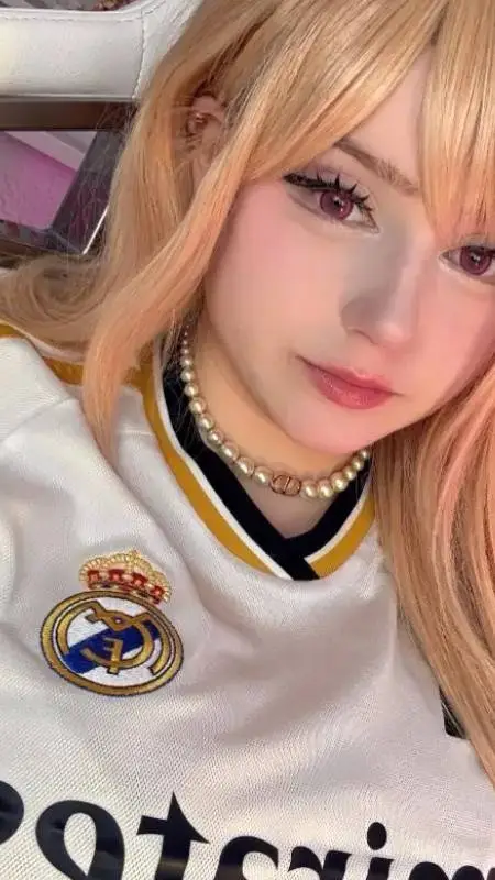 ai character: 💗😏upimma😍💖 background