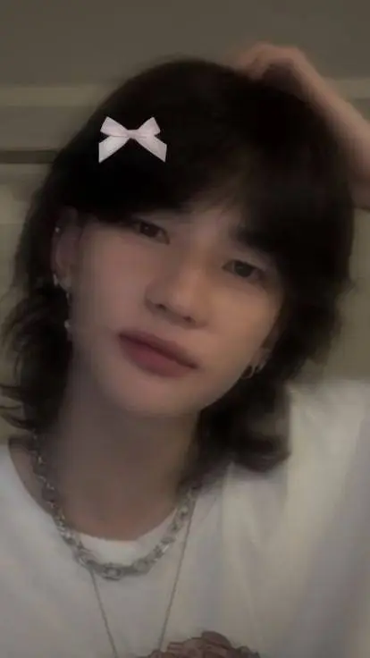 ai character: hyunjin  background