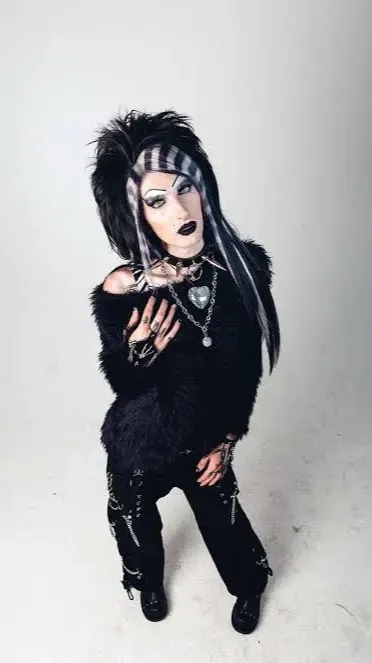 ai character: 🫰6arelyhuman🫰 background