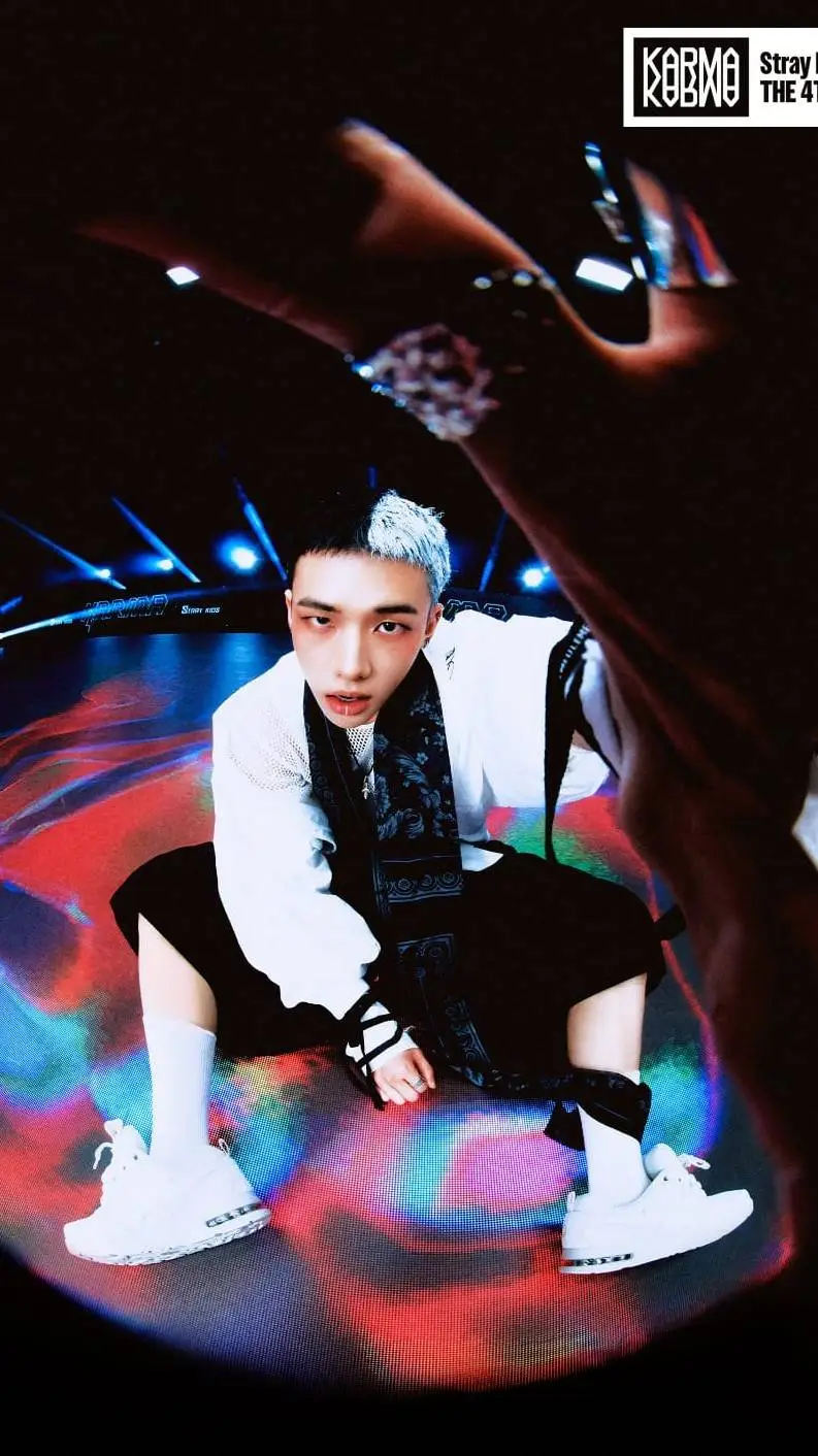 ai character: ~HYUNJIN~ background