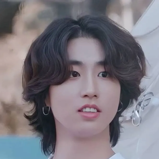 chat with ai character: 🐿Han Jisung🐿