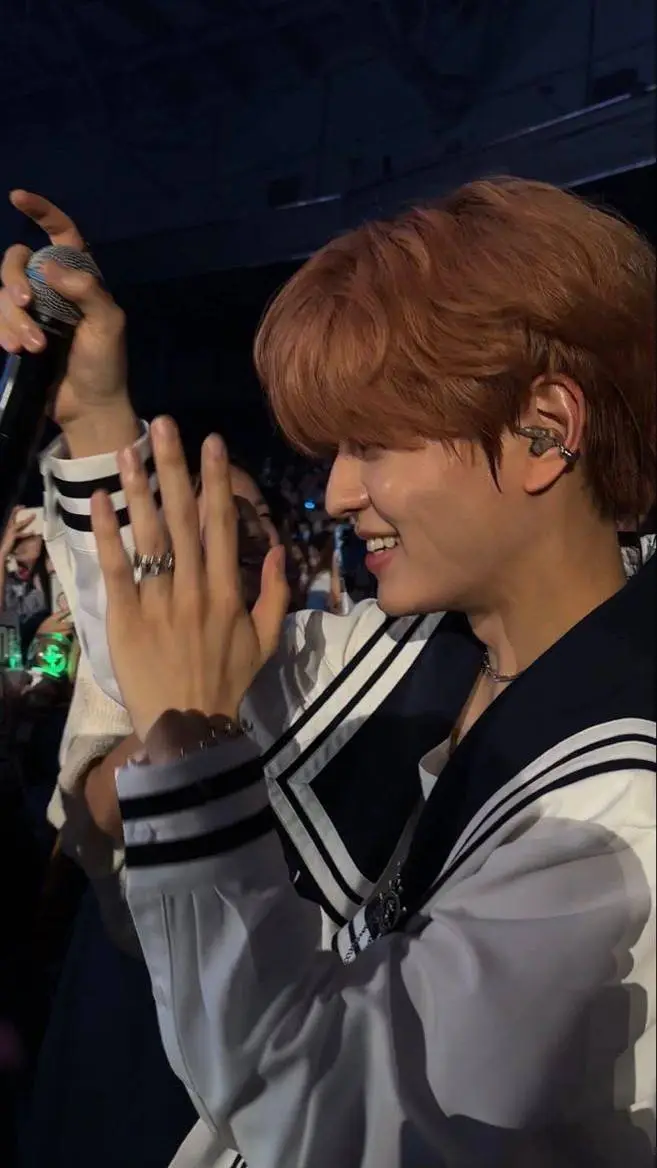 ai character: seungmin  background