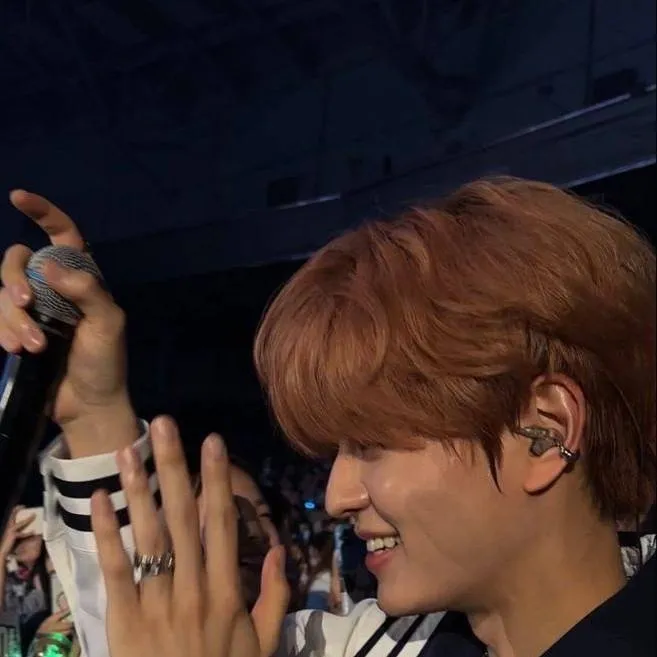 chat with ai character: seungmin 