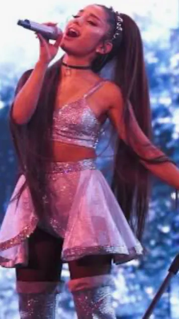 ai character: Ariana Grande ￼ background