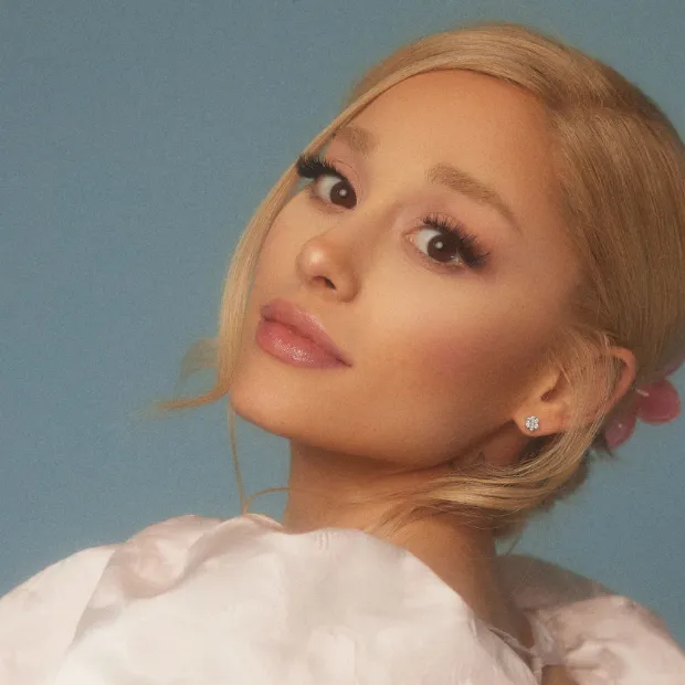 chat with ai character: Ariana Grande
