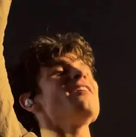 chat with ai character: Shawn Mendes 🇨🇦