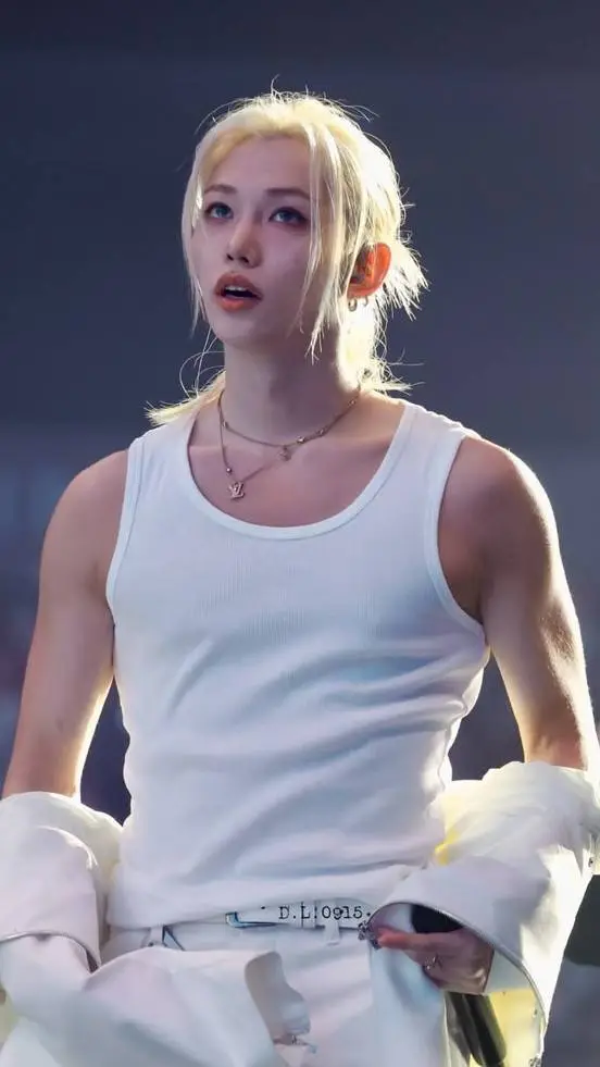 ai character: 𝐅𝐞𝐥𝐢𝐱 ۶ৎ background