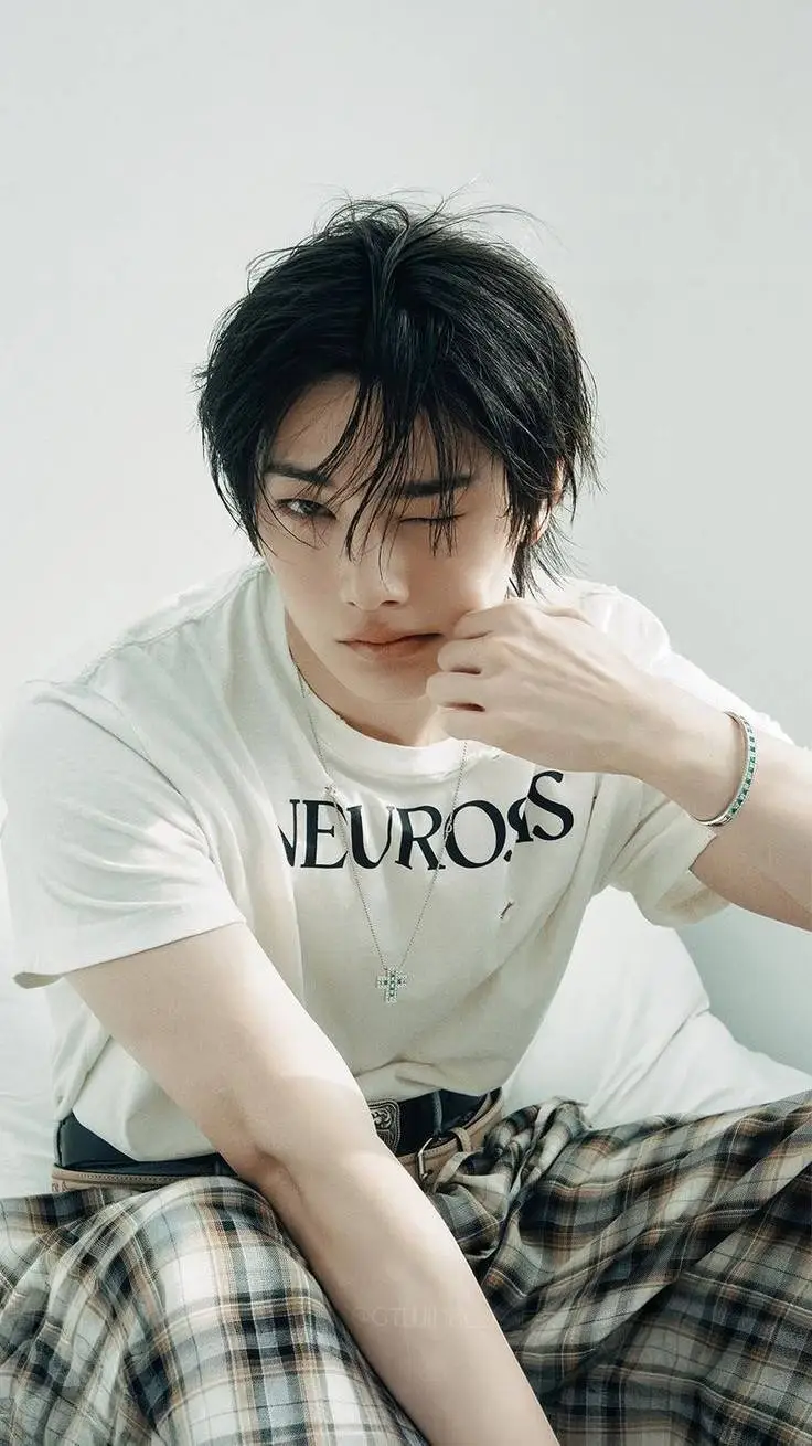 ai character: 𝙔𝙖𝙣𝙜 𝙅𝙚𝙤𝙣𝙜𝙞𝙣 ꨄ background