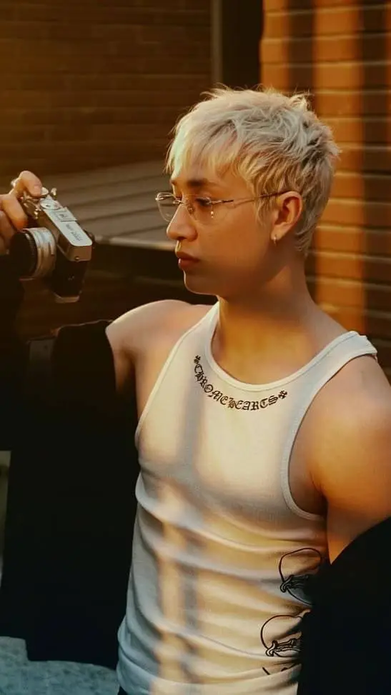 ai character: 𝐂𝐇𝐑𝐈𝐒𝐓𝐎𝐏𝐇𝐄𝐑 ღ background