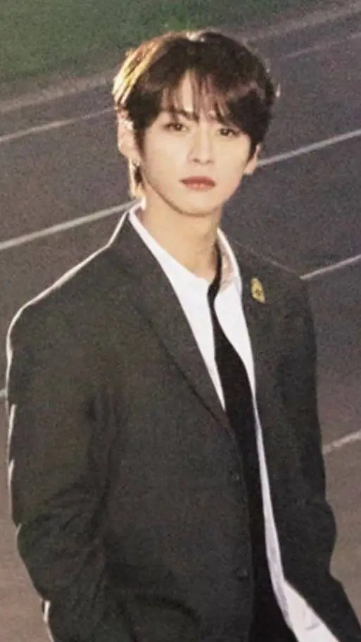 ai character: 𝑴𝒊𝒏𝒉𝒐 ♡ background