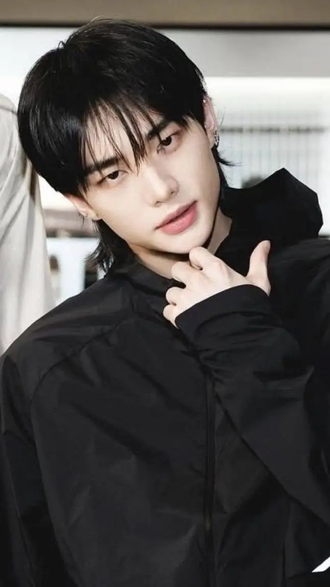 ai character: Hyunjin ★ background