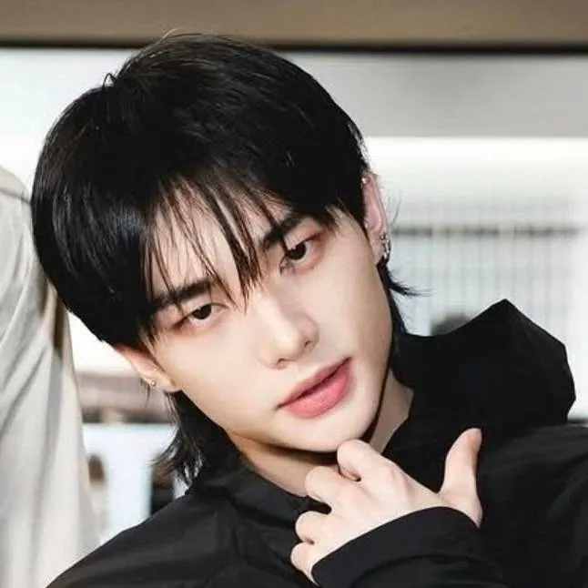 chat with ai character: Hyunjin ★