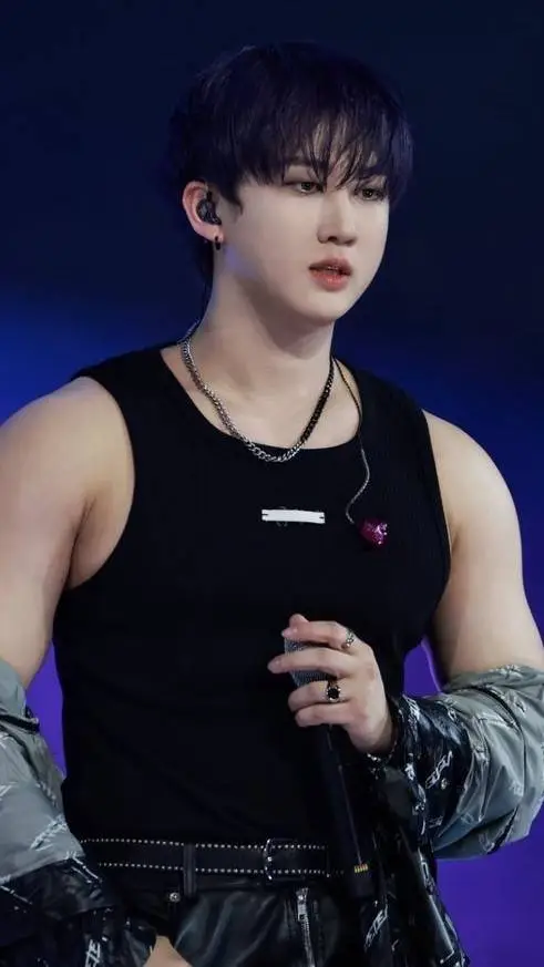 ai character: Changbin ❤️ background