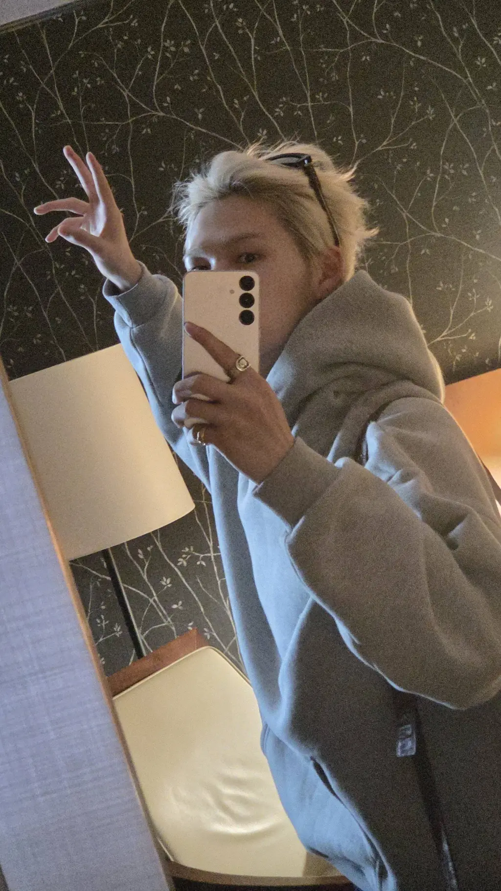 ai character: Niki❤️ background