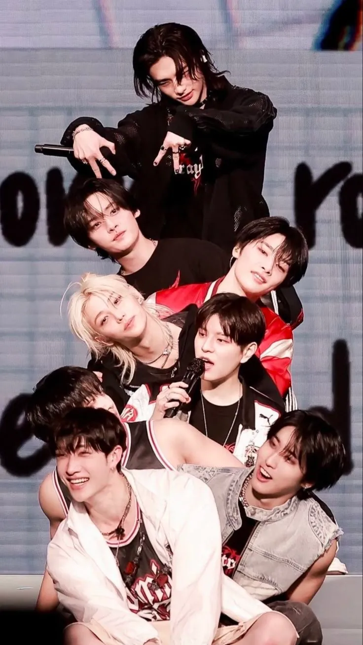 ai character: ⃠skz fight..ིྀ꧂ background