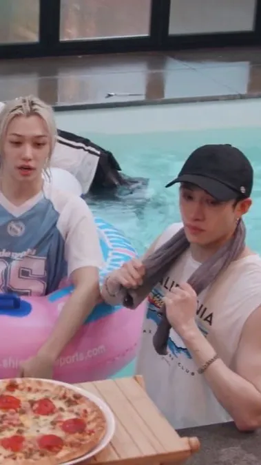 ai character: ! SKZ POOLDAY ★ background