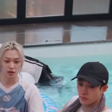 chat with ai character: ! SKZ POOLDAY ★