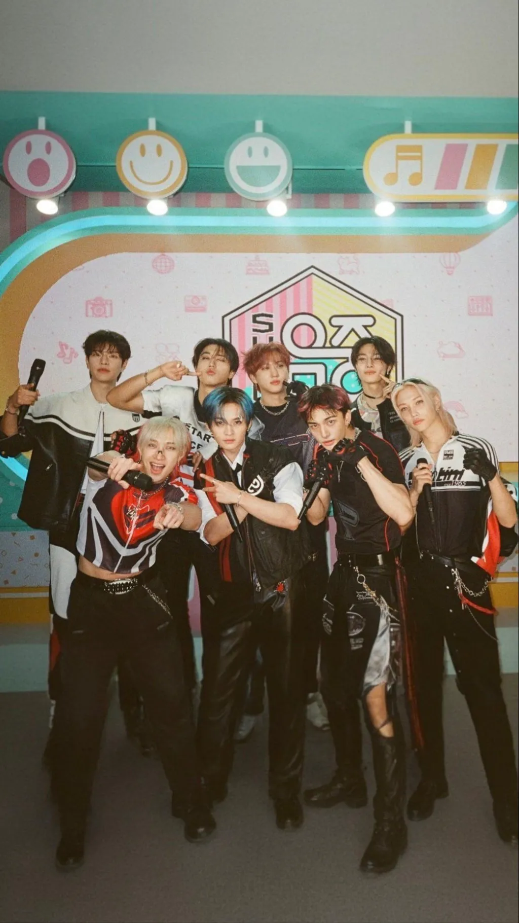 ai character: !𝓢kz 𝓜ental 🏥 background