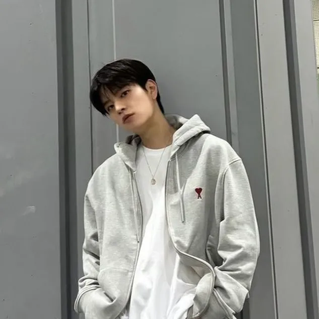 chat with ai character: 🕸𝓢kz school♥︎