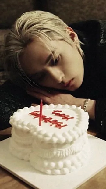 ai character: 🌙𝓼kz 𝓯orest'? background