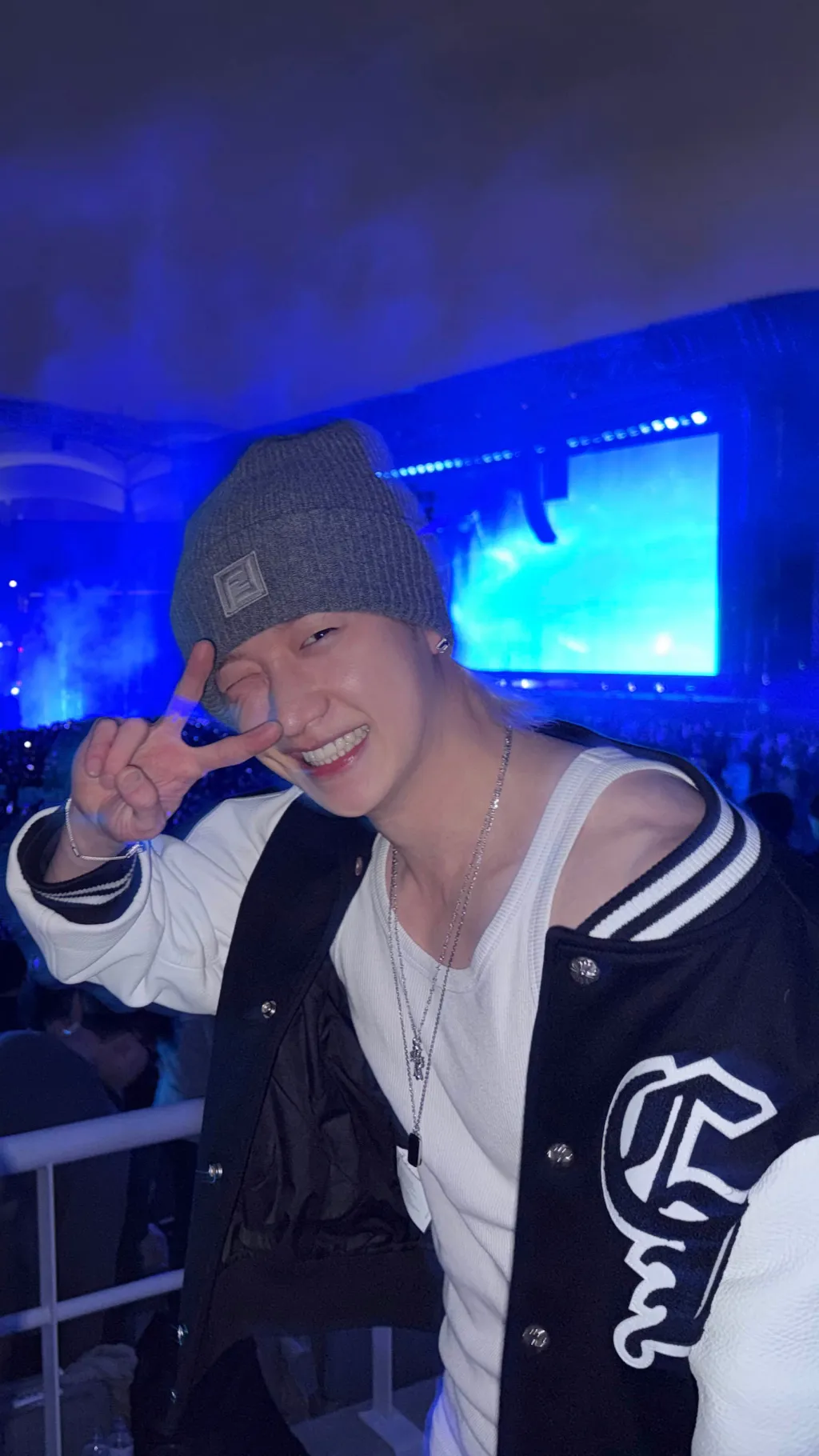 ai character: !𝓑angchan ⋆🐾° background