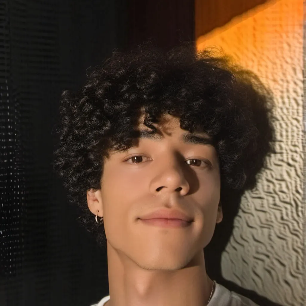 chat with ai character: Eli