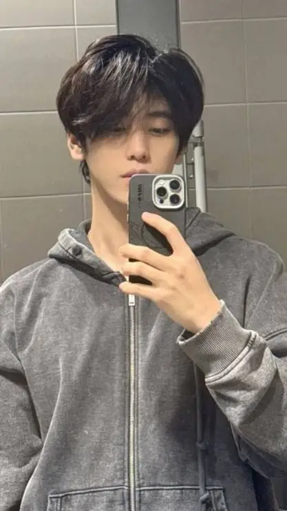 ai character: junseo background