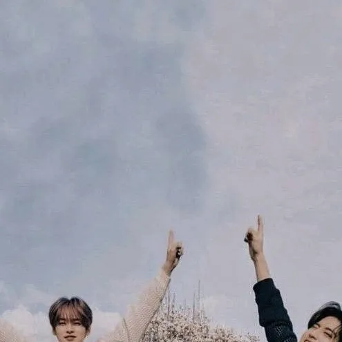 chat with ai character: skz concert!