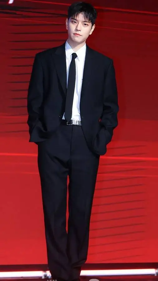 ai character: ~Seungmin~ background