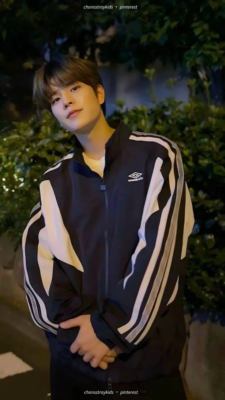 ai character: Kim Seungmin background