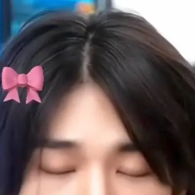 chat with ai character: hyunjin❤️