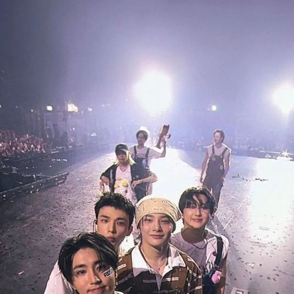 chat with ai character: stray kids 💯